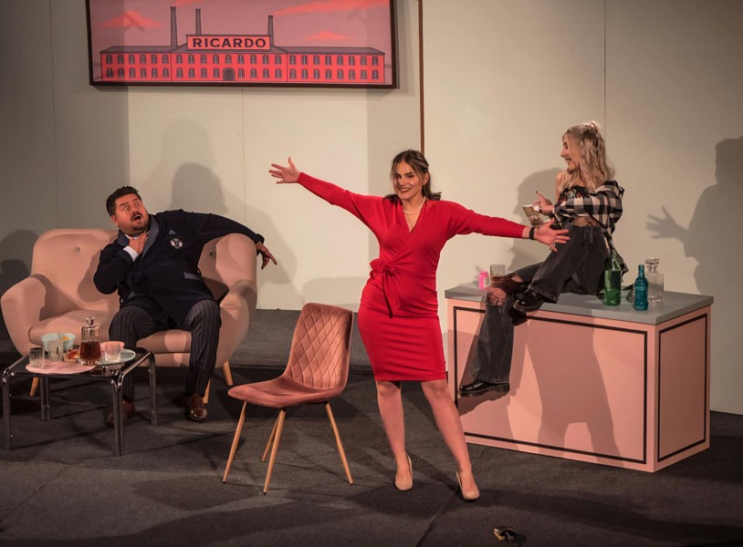 „Rozmyty Kontrast” rozbłysnął w Pułtusku. Teatr wrócił z nagrodami